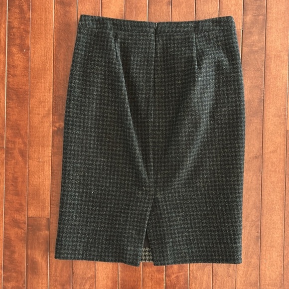 J. Crew Women's Black and Gray Herringbone Print Pencil Skirt Size 2 - Picture 5 of 7